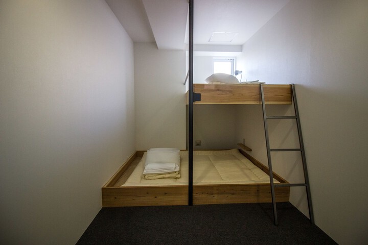 Room 27 of 88