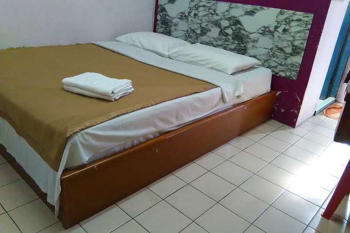 Room 7 of 32
