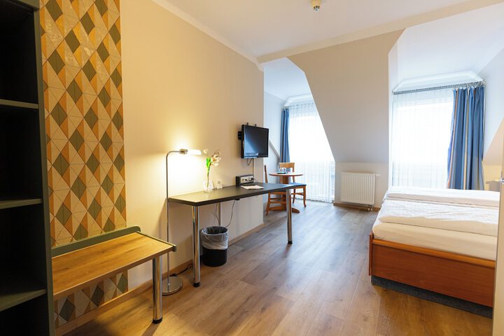 Room 2 of 16