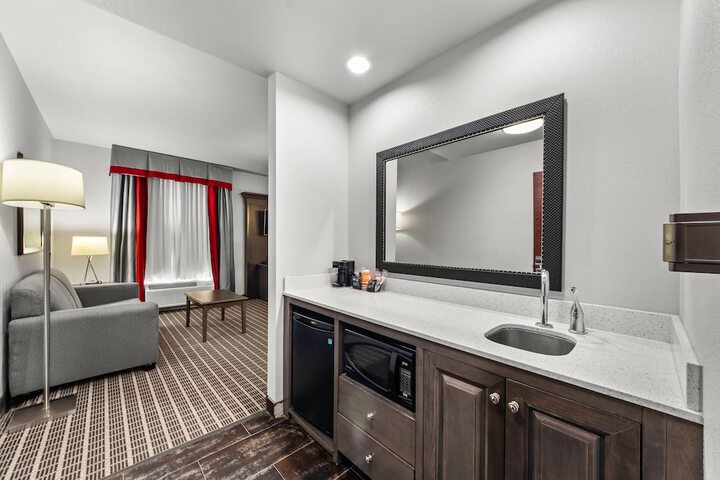 Room 32 of 53