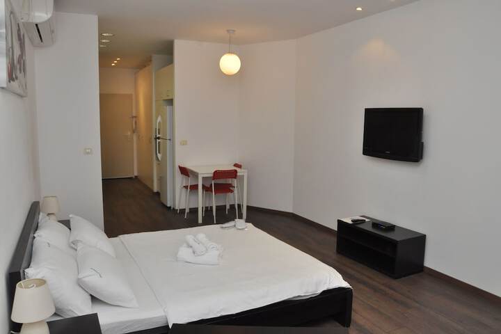 Room 11 of 33