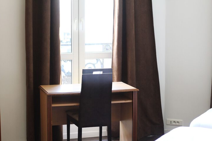 Room 13 of 32