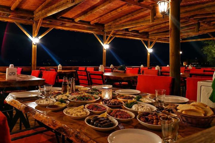 Dining 8 of 10