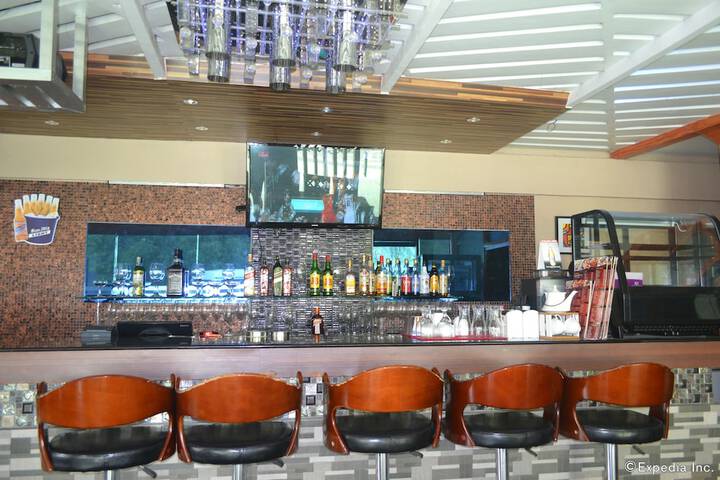 Lounge 41 of 52
