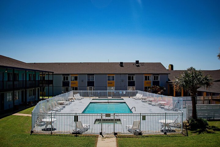 Pool 16 of 52
