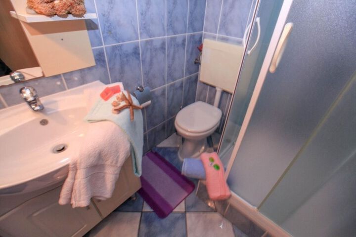 Room 4 of 20