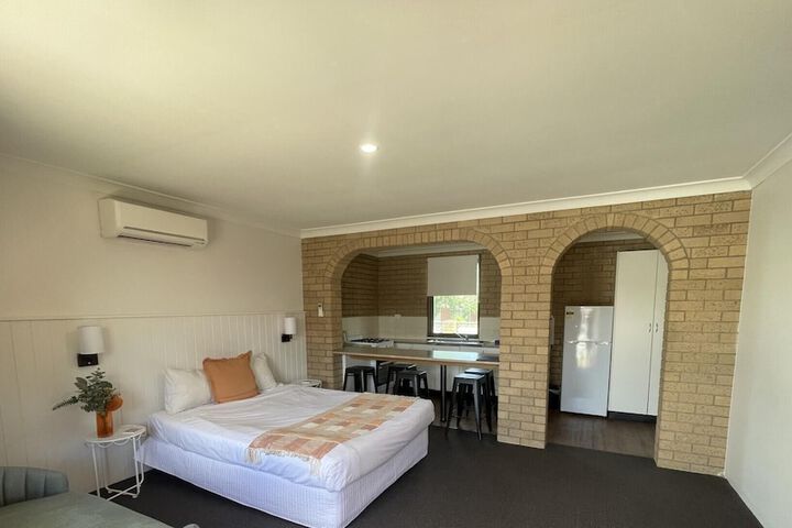 Room 2 of 31
