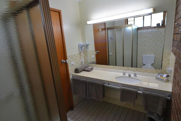 Room 10 of 25