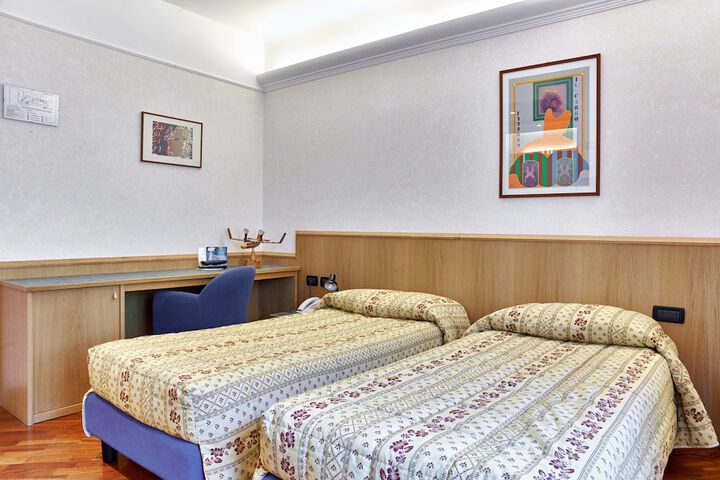 Room 4 of 41