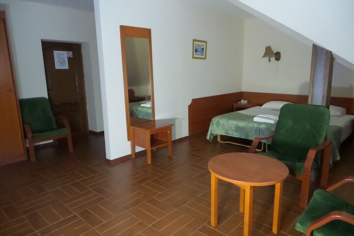 Room 16 of 39