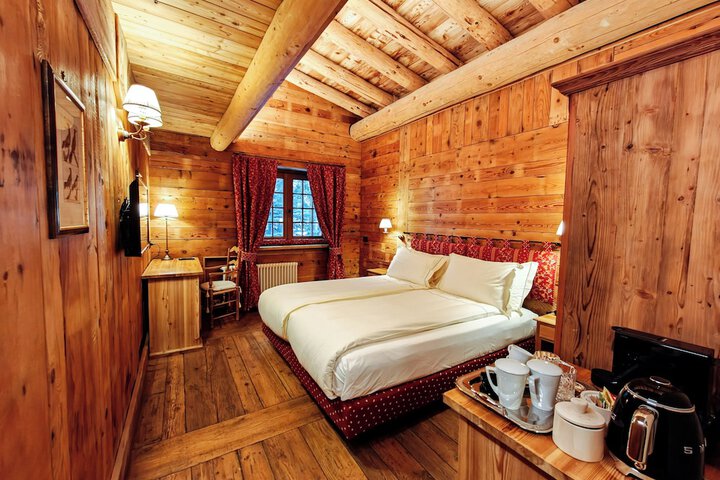 Room 16 of 34