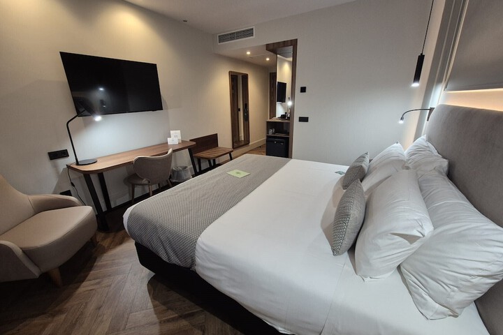 Room 13 of 34