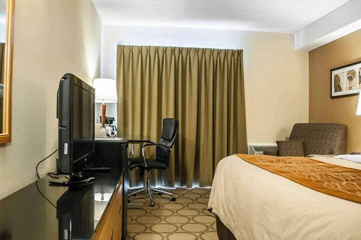 1 King Bed (2 of 5)