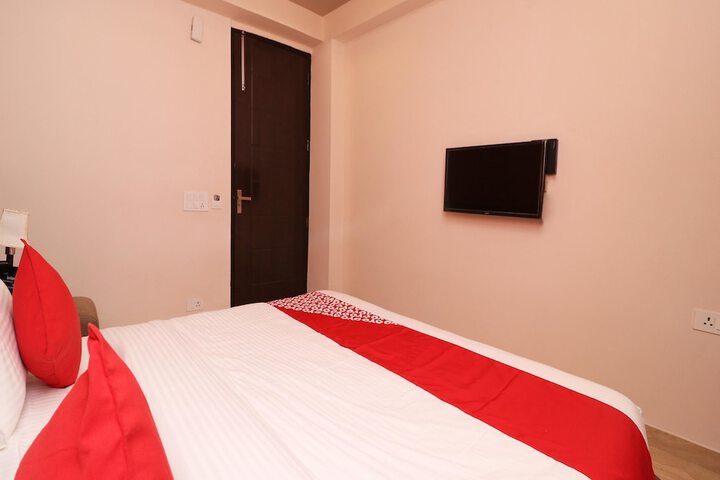 Room 11 of 35