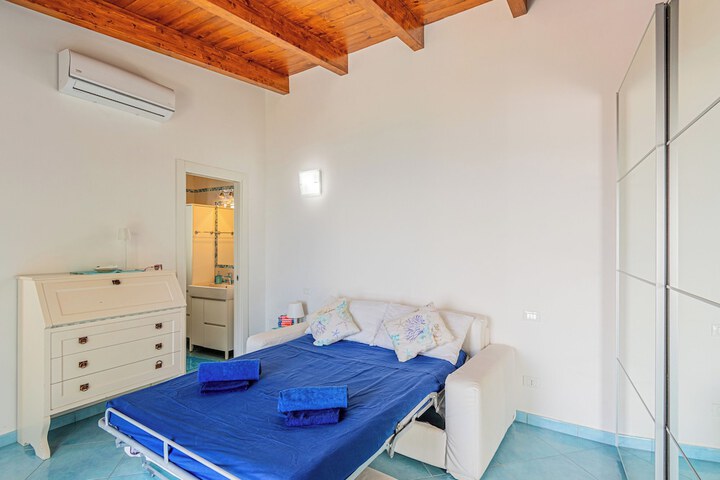 Room 6 of 39