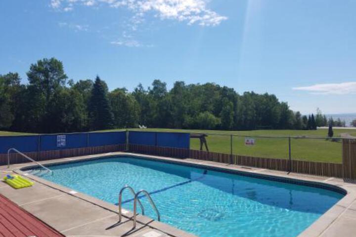 Lake Breeze Motel Resort in Duluth, MN