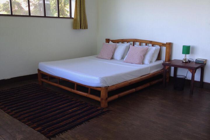 Room 8 of 10