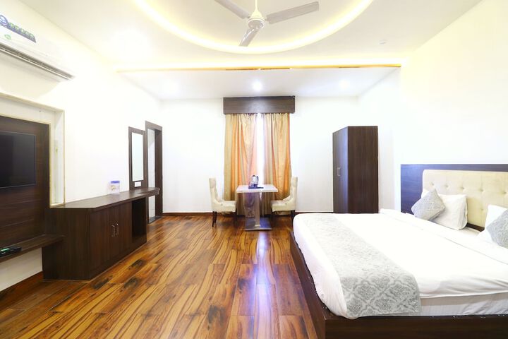 Room 13 of 39