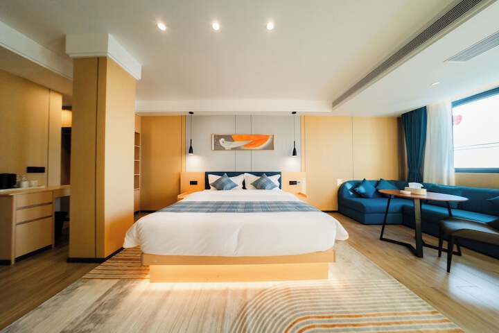 Room 4 of 17