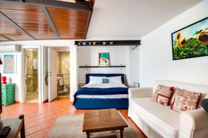Room 10 of 25