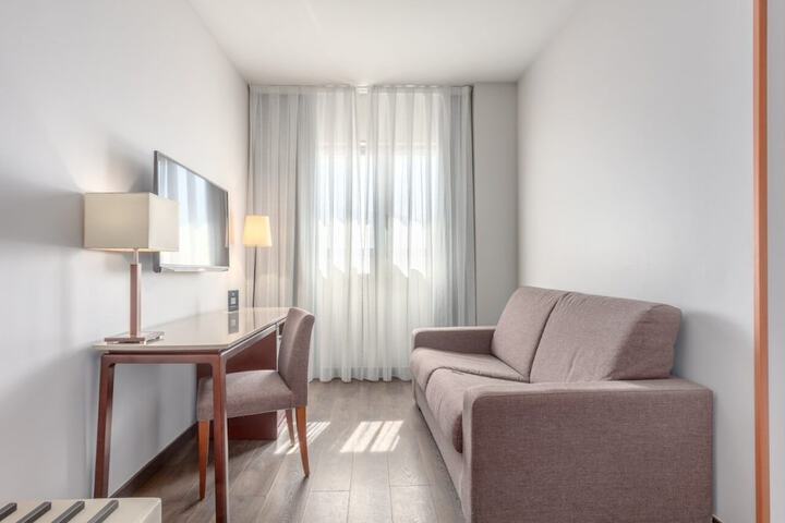 Room 10 of 48