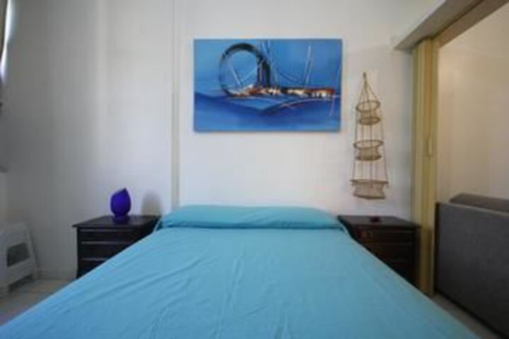 Room 6 of 27