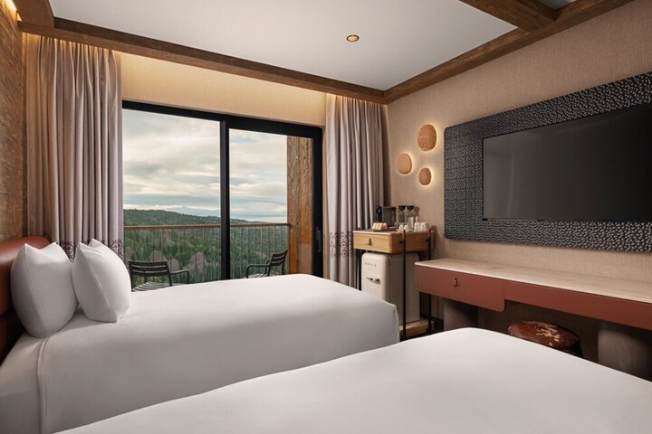 Room 52 of 118