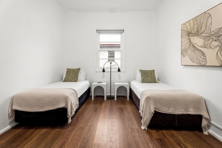 Room 4 of 94