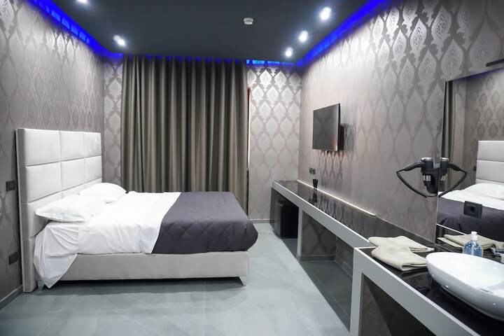 Room 11 of 15