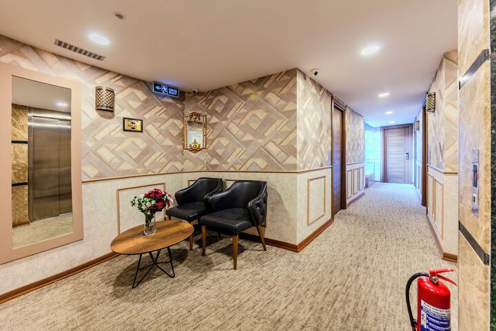 Ballroom/Hall 110 of 113