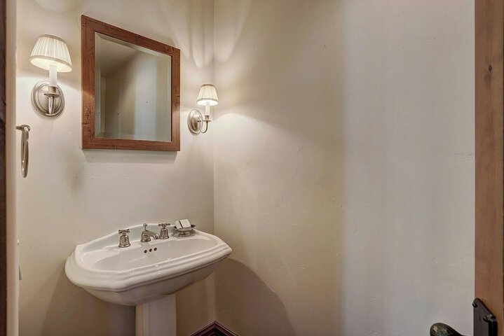 Room 465 of 569