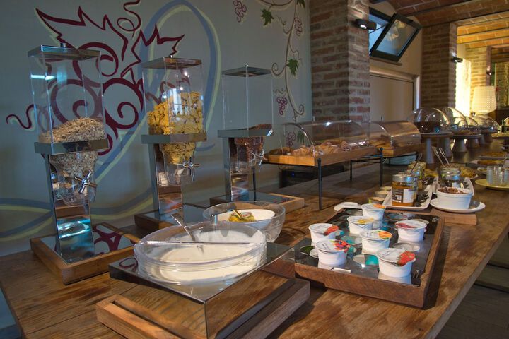 Dining 60 of 84