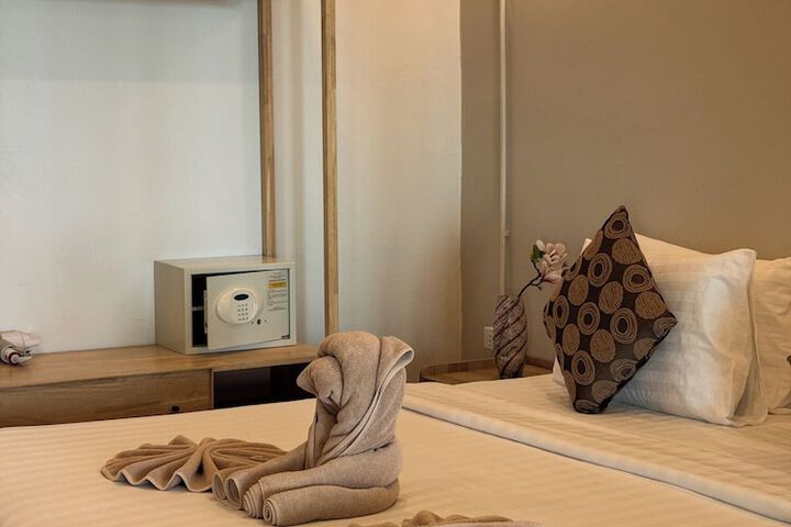 Room 4 of 6