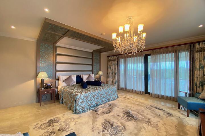 Room 19 of 125