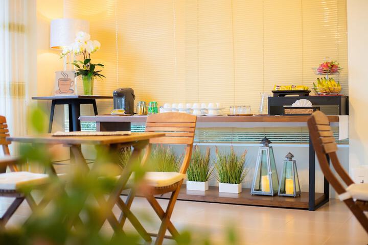 Breakfast/Coffee Service 20 of 29