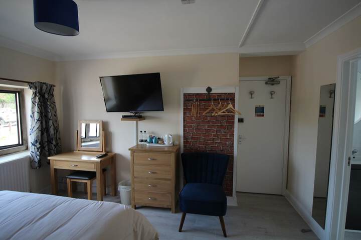 Room 27 of 77