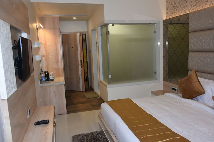 Room 12 of 27