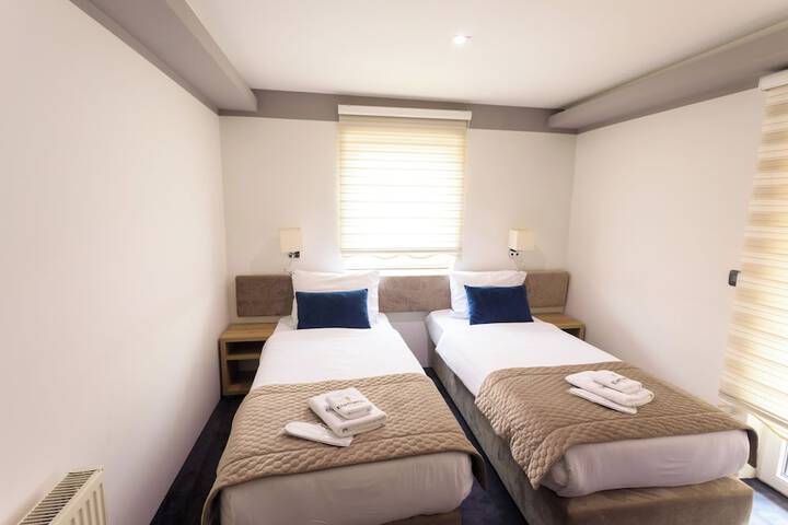Room 7 of 10