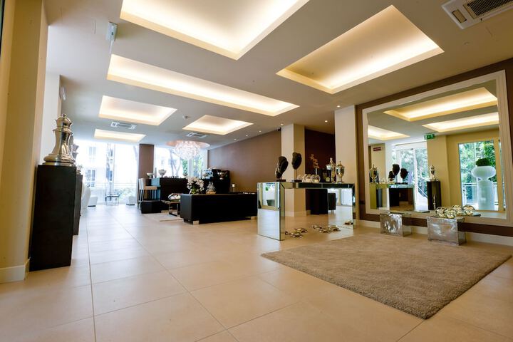 Entrance & Lobby