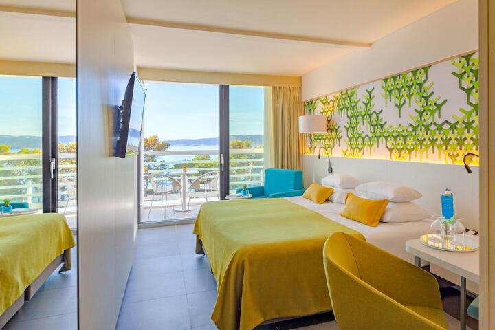 Room 20 of 106