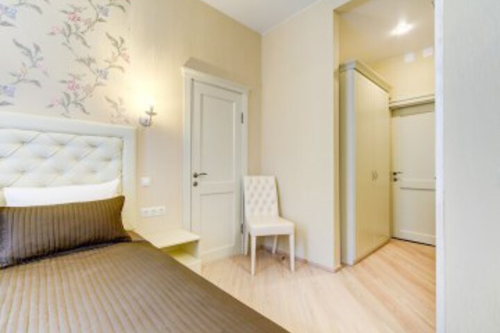 Room 28 of 74