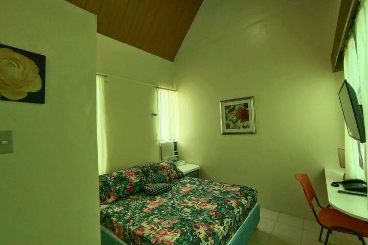 Room 9 of 25