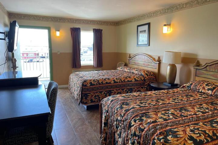 2 Queen Beds (4 of 22)