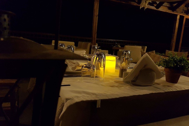 Dining 7 of 19