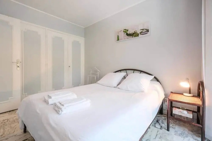 Room 2 of 15