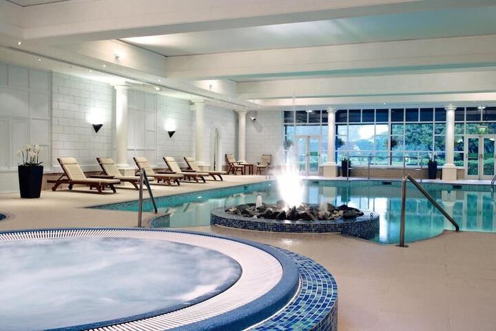Pool Hotel