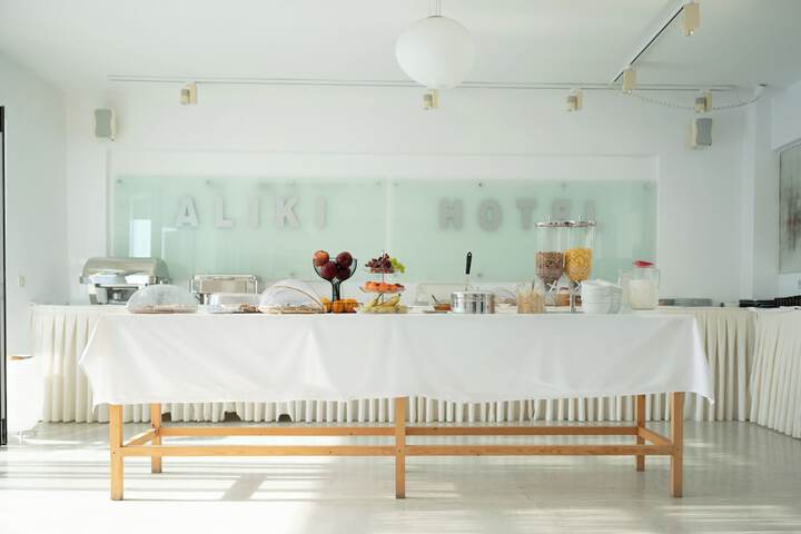 Ballroom/Hall 39 of 60