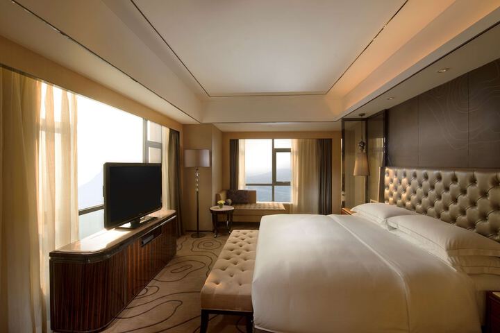 Room 21 of 97