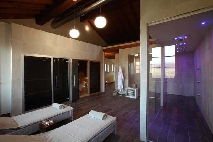 Spa 18 of 52