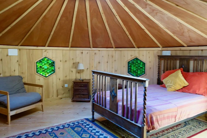 Room 4 of 6